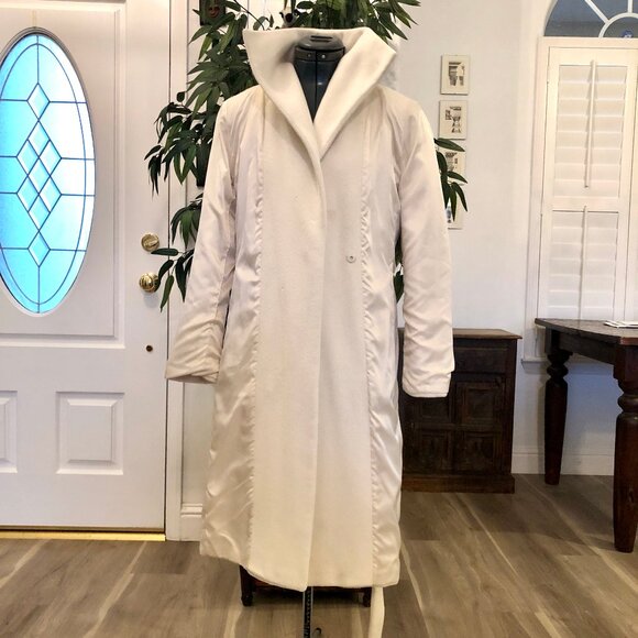 Creamy White Calvin Klein Angora/Wool blend belted Trench Coat, Size 6 - Picture 3 of 16